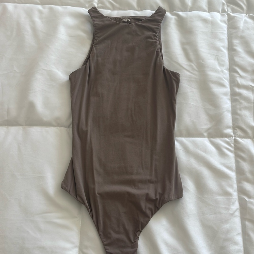 Skims fits everybody high next body suit